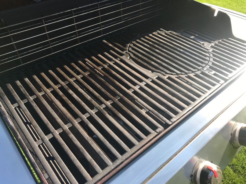 Grill-Reinigung-Weber-Genesis-Grillrost-Guss-Tipps