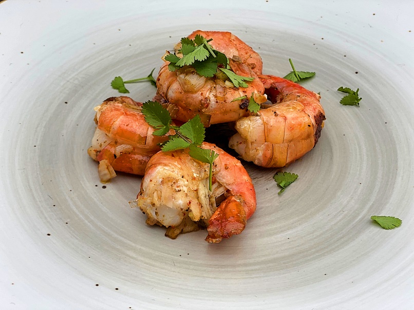 Ultraschnelle-Gambas-aus-der-Gusspfanne-vom-Grill-Rezept-bBmdpNOrFyEZZQ