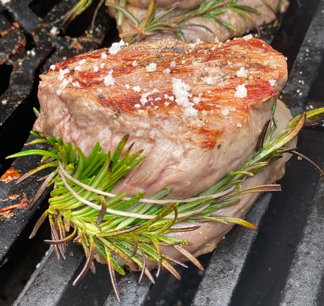 Rinderfilet-Grillen-Rosmarin-Lecker-Rezept-c