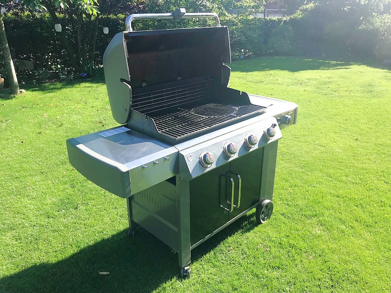 Grill-Reinigung-Weber-Genesis-wieder-sauber